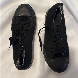 Black Flats with Classic Design